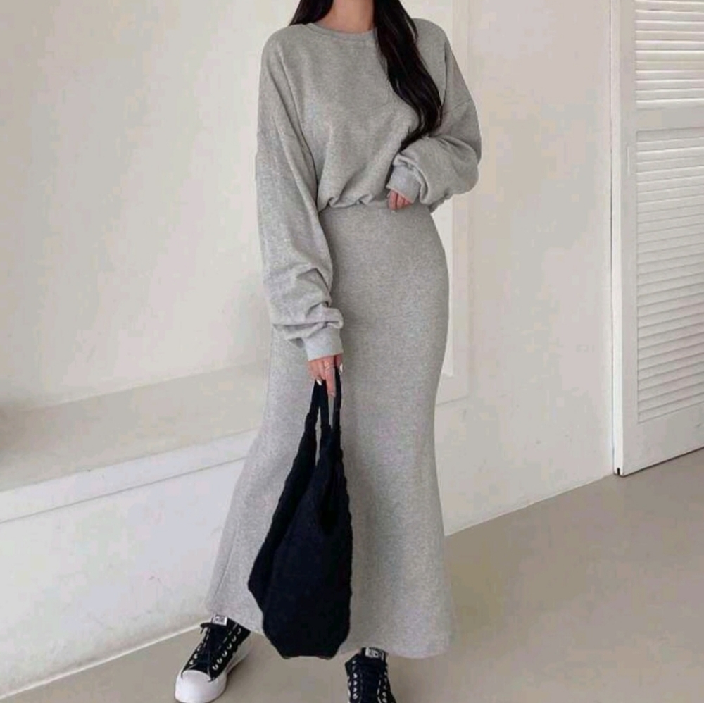 Sweatshirt &skirt